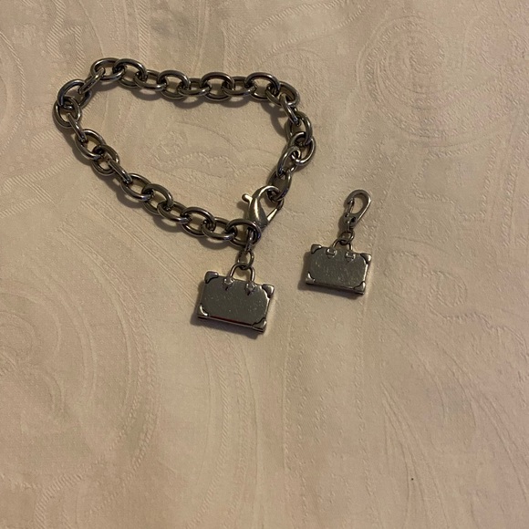 💯% Authentic Morellato suitcase bracelet and pendant 7.5” length - Picture 5 of 6